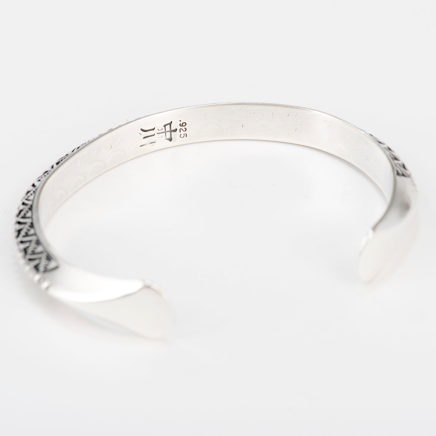 Triangle Wire Cuff Featuring Alternating Triangle Pattern